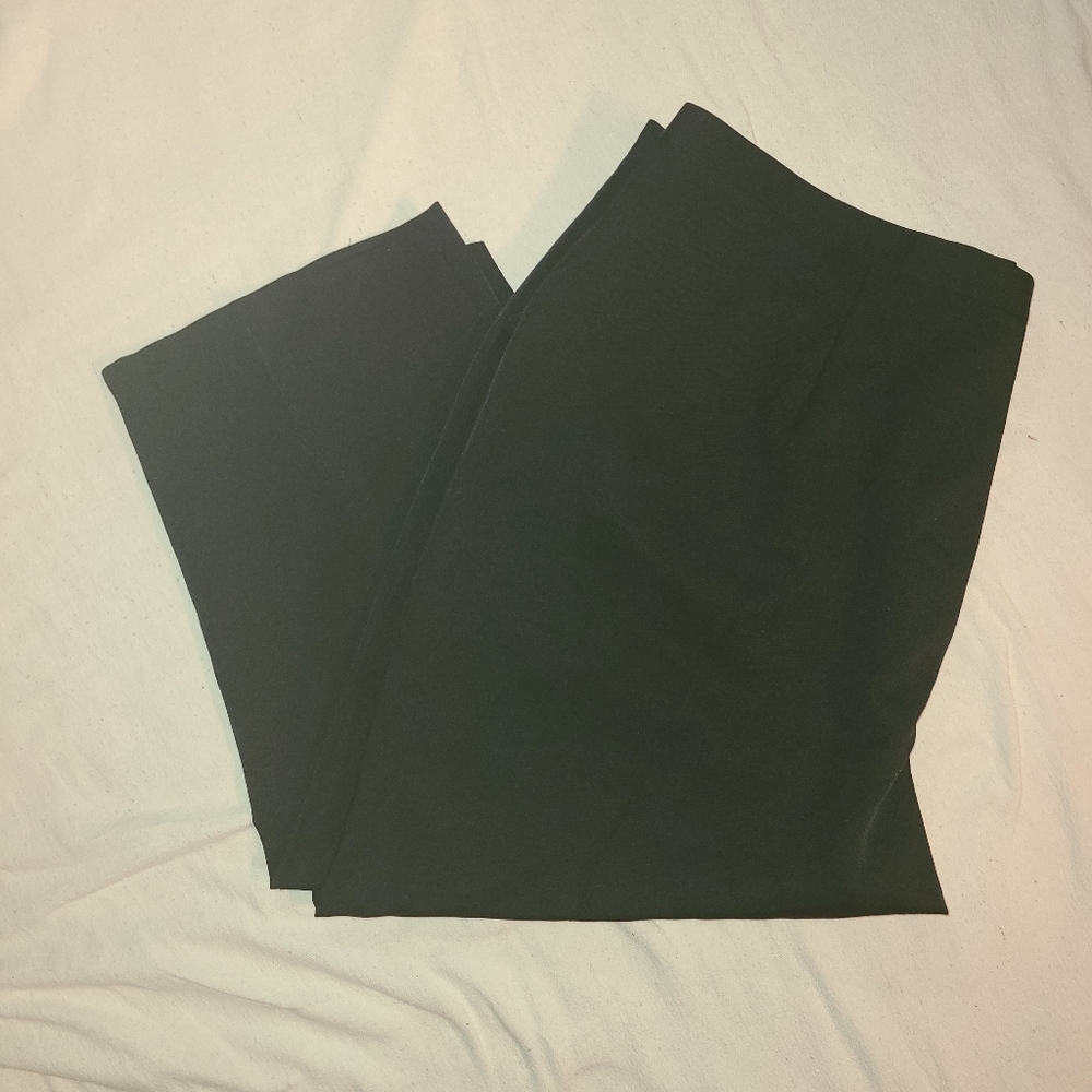 EUC Black Ankle Length Slacks Size 30/32